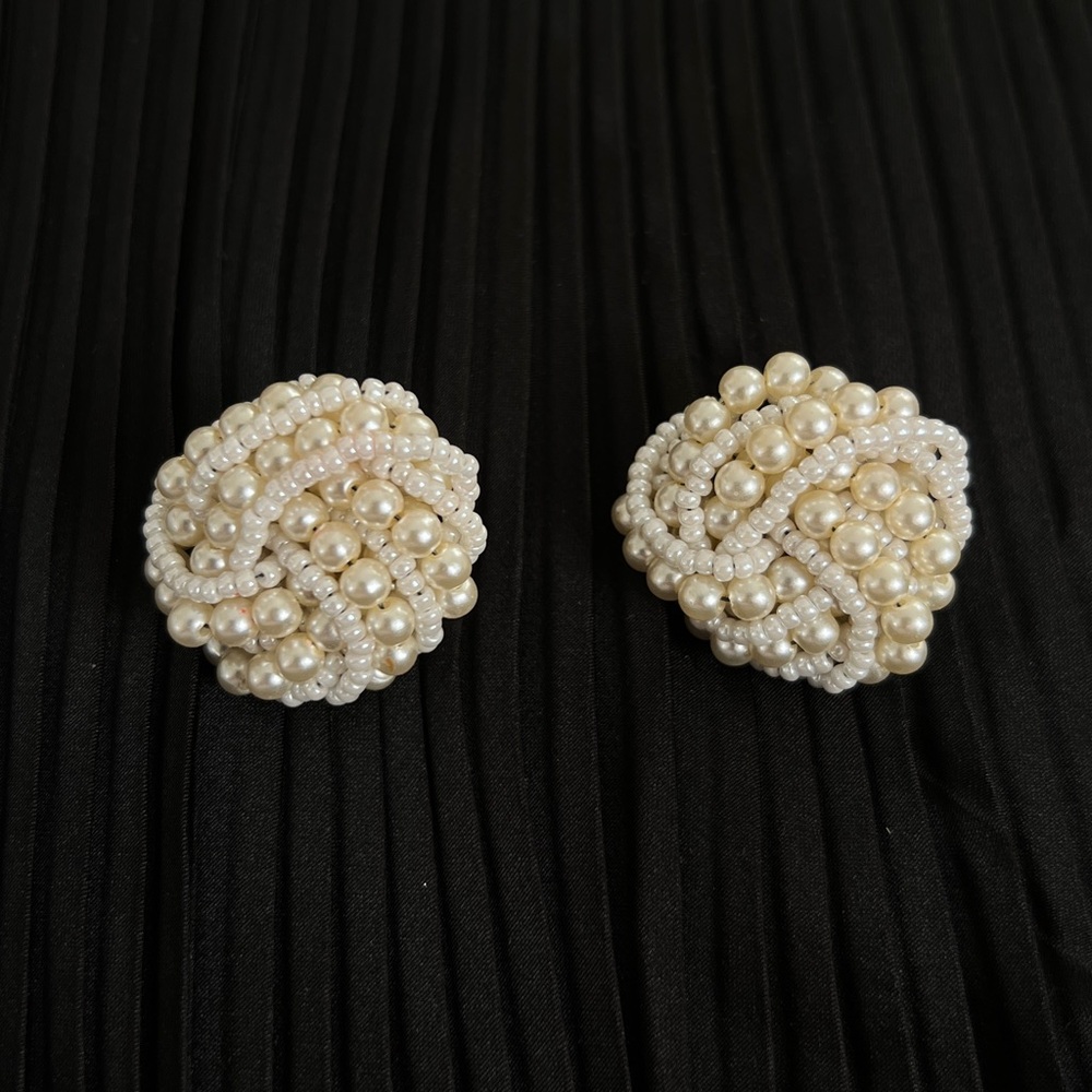 VINTAGE 50s/60s FAUX PEARL CLUSTER CLIP ON ART DECO STATEMENT EARRINGS